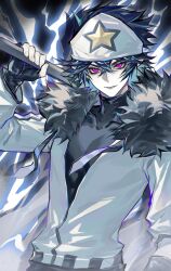 1boy 5236905043 absurdres aotu_world bandana belt black_gloves black_hair black_shirt chinese_commentary covered_collarbone drawstring electricity fingerless_gloves fur-trimmed_jacket fur_collar fur_trim gloves grin hair_between_eyes hand_on_own_hip headband highres holding holding_weapon jacket long_sleeves looking_at_viewer male_focus official_alternate_costume over_shoulder parted_lips pointy_ears purple_eyes ray_(aotu_world) shirt short_hair smile solo star_(symbol) star_print teeth turtleneck upper_body weapon weapon_over_shoulder white_headband white_jacket