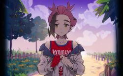 1boy black_hair blurry blurry_background blush closed_mouth cloud commentary_request evening fence gloves grass highres jacket kieran_(pokemon) korean_commentary long_sleeves looking_at_viewer male_focus mole mole_on_neck multicolored_hair nintendo off_shoulder open_clothes open_jacket outdoors poke_ball_print pokemon pokemon_sv purple_hair red_tank_top saesoon_dobby single_glove sky solo sweat tank_top tree upper_body white_jacket yellow_eyes