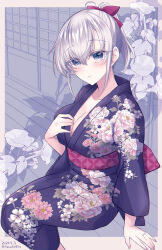 1girl alternate_costume alternate_hairstyle black_kimono breasts cleavage commentary_request feet_out_of_frame floral_print grey_eyes grey_hair highres japanese_clothes kabocha_torute kantai_collection kimono medium_breasts one-hour_drawing_challenge ponytail sitting solo suzutsuki_(kancolle)