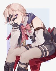 1boy black_boots black_gloves black_shorts boots bow detached_sleeves genshin_impact gloves hair_over_one_eye hand_on_own_face highres looking_at_viewer lyney_(genshin_impact) male_focus multicolored_hair nekorin_chu parted_lips pink_bow pink_hair purple_eyes shorts simple_background sitting solo streaked_hair white_sleeves