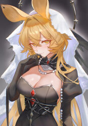 1girl absurdres animal_ears arknights arm_up black_background black_dress black_gloves blonde_hair breasts cleavage clothing_cutout commentary_request crossed_bangs dorothy_(arknights) dorothy_(hand_of_destiny)_(arknights) dress gloves hair_between_eyes hair_intakes highres holding holding_jewelry holding_necklace jewelry large_breasts long_hair long_sleeves looking_at_viewer mouse_ears mouse_girl necklace official_alternate_costume pearl_necklace puffy_sleeves ring smile solo uof veil very_long_hair yellow_eyes