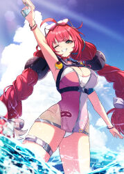 1girl absurdres blue_sky bow bracelet breasts cleavage cloud commentary eyewear_on_head green_eyes grin hair_bow hair_ornament heart heart-shaped_eyewear highres holding holding_water_gun jewelry kaiju_ryoku light_rays long_hair looking_at_viewer ocean official_alternate_costume one_eye_closed outdoors red_hair sky smile solo standing sunlight swimsuit ukinami_yuzuha ukinami_yuzuha_(tanuki_in_broad_daylight) wading water_gun white_bow zenless_zone_zero