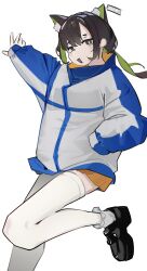 1girl absurdres colored_inner_hair full_body highres hood hoodie inno_(innoamp) kneehighs multicolored_hair open_mouth original shoes skirt smile socks solo white_socks