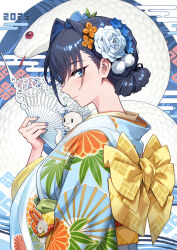 1girl 2025 blue_eyes blue_hair blue_kimono blue_nails boros_(ouro_kronii) duplicate fanged_bangs floral_print floral_print_kimono flower folding_fan from_side furisode hair_between_eyes hair_flower hair_intakes hair_ornament hand_fan hand_up hashtag-only_commentary highres holding holding_fan hololive hololive_english japanese_clothes kanzashi kimono light_smile looking_at_viewer nail_polish obi official_alternate_costume oopartz_yang ouro_kronii ouro_kronii_(new_year) pixel-perfect_duplicate pom_pom_(clothes) pom_pom_hair_ornament print_kimono sash short_hair snake solo tsumami_kanzashi upper_body virtual_youtuber yellow_sash