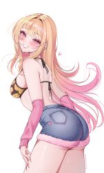 1girl absurdres arm_warmers ass bare_shoulders bikini blonde_hair blush breasts chaisia_art commentary denim denim_shorts ear_piercing earrings english_commentary fur_trim grin gyaru highres jewelry kitagawa_marin large_breasts long_hair looking_at_viewer multicolored_hair open_mouth piercing pink_arm_warmers pink_hair red_eyes shorts sideboob simple_background smile solo sono_bisque_doll_wa_koi_wo_suru swimsuit teeth white_background
