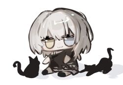 1girl :3 bang_dream! bang_dream!_it&#039;s_mygo!!!!! black_shirt blue_eyes cat chibi chibi_only chinese_commentary commentary_request heterochromia highres kaname_raana raana_the_cat shirt short_hair solo white_background white_hair yellow_eyes yu_wyan