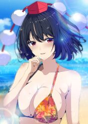 1girl bare_shoulders bikini black_bikini black_hair blue_sky blurry blurry_background blush breasts cleavage clenched_hand collarbone commentary_request day deep_skin floating_hair hair_between_eyes halterneck hand_up hat highres kitaura_kasumi large_breasts leaf_print lens_flare looking_at_viewer maple_leaf_print medium_hair multicolored_bikini ocean open_mouth orange_bikini outdoors paid_reward_available pom_pom_(clothes) print_bikini red_eyes red_hat shameimaru_aya sky smile solo swimsuit tokin_hat touhou two-tone_bikini upper_body wet wet_hair