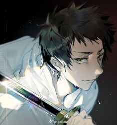 1boy artist_name black_background black_hair bokyo closed_mouth glint holding holding_sword holding_weapon hood katana katekyo_hitman_reborn! knife looking_at_viewer male_focus portrait rain short_hair simple_background smile solo sword upper_body watermark weapon weibo_watermark yamamoto_takeshi yellow_eyes