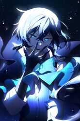 1boy black_gloves black_hair black_jacket blue_eyes blue_ribbon blunt_ends crossed_bangs earrings fingernails floating_earrings gloves hand_on_own_face highres hourglass hourglass_earrings jacket jewelry looking_at_viewer male_focus open_mouth ribbon sharp_fingernails shirt short_hair smile spotlight upper_body vanitas_(vanitas_no_carte) vanitas_no_carte vest waistcoat white_shirt wind_muzavens
