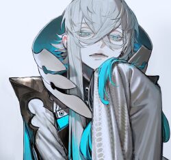 1boy armor asclepius_(fate) au_(d_elete) blue_hair closed_mouth crossed_bangs fate/grand_order fate_(series) green_eyes grey_hair hair_between_eyes hood hood_down jacket long_hair long_sleeves looking_at_viewer male_focus pale_skin shoulder_armor signature simple_background sleeves_past_fingers sleeves_past_wrists solo upper_body white_background white_hair