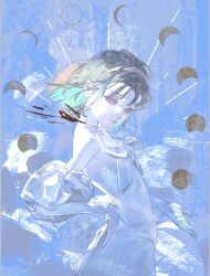 1girl abstract_background absurdres alien_stage aqua_hair bare_shoulders black_hair blue_background chenyuyu closed_mouth colored_inner_hair dress earrings elbow_gloves expressionless gloves hairband hand_on_own_hip highres jewelry looking_at_viewer moon_phases multicolored_hair pale_skin purple_eyes short_hair solo straight_hair strapless strapless_dress sua_(alien_stage) tube_dress two-tone_hair white_dress white_gloves white_hairband