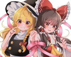 2girls ascot black_hat black_vest blonde_hair blush bound_together bow braid brown_eyes brown_hair commentary_request detached_sleeves frilled_bow frilled_hair_tubes frills hair_bow hair_tubes hakurei_reimu hat highres holding_hands interlocked_fingers kirisame_marisa long_hair looking_at_viewer multiple_girls open_mouth pink_ribbon ribbon side_braid simple_background single_braid smile touhou twitter_username vest white_background witch_hat yellow_ascot yellow_eyes yoshino_(q_sci) yuri