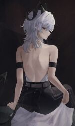 1girl back bare_back bare_shoulders black_horns black_pants black_tail closed_mouth commentary curled_horns demon_tail english_commentary grey_hair highres horns huyn_ebuns long_hair looking_at_viewer median_furrow pants profile red_eyes shoulder_blades sitting solo tail wuthering_waves zani_(wuthering_waves)