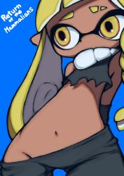 1girl agent_3_(splatoon_3) arms_behind_back asymmetrical_hair bare_shoulders beeru_(veil8801) black_shirt blonde_hair blue_background braid dark-skinned_female dark_skin eyebrow_cut flat_chest groin highres inkling inkling_girl inkling_player_character long_hair navel nintendo no_panties pointy_ears shirt simple_background sleeveless sleeveless_shirt solo splatoon_(series) splatoon_3 tentacle_hair torn_clothes torn_shirt yellow_eyes