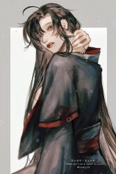 1boy ahoge air_bubble alternate_hairstyle artist_name black_hair black_hanfu brown_hair bubble chinese_clothes eyelashes fangs grey_eyes hair_down hand_on_own_neck hanfu highres long_hair long_sleeves looking_at_viewer looking_back male_focus modao_zushi ojisan_rbt parted_lips red_sash robe sash sidelocks sitting solo teeth twitter_username upper_body very_long_hair watermark wei_wuxian white_background wide_sleeves