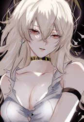 1girl arm_strap bare_shoulders black_choker black_horns blonde_hair breasts choker collarbone commentary_request curled_horns earrings hair_between_eyes highres horns jewelry key_earrings large_breasts long_hair looking_at_viewer mole mole_on_breast official_alternate_color red_eyes shirt solo torn_clothes torn_shirt upper_body white_shirt wu_yuuri wuthering_waves zani_(wuthering_waves)