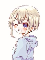 1girl blonde_hair blue_hoodie blush casual crossed_bangs drawstring from_behind grin hair_between_eyes hood hoodie kimi_no_koto_ga_dai_dai_dai_dai_daisuki_na_100-nin_no_kanojo looking_at_viewer looking_back one_eye_closed purple_eyes short_hair_with_long_locks simple_background smile solo sutou_iku thick_eyebrows upper_body white_background yumenobetsu