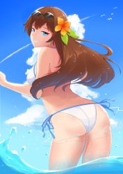 1girl absurdres ass asymmetrical_bangs back beach bikini blue_eyes blue_sky brown_hair buttslayer cloud earrings eyewear_on_head flower grin guardian_tales hair_flower hair_ornament halterneck highres jewelry long_hair looking_at_viewer morning scientist_on_the_beach_sohee side-tie_bikini_bottom sky smile string_bikini sunglasses sunglasses_on_head swimsuit water white_bikini