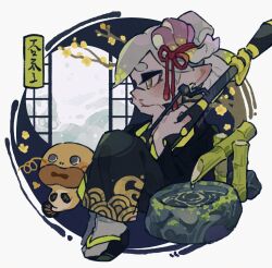 1girl artist_name black_haori closed_mouth expressionless full_body green_hair grey_hair grey_kimono half-closed_eyes hand_on_own_cheek hand_on_own_face haori hero_charger_(splatoon) highres holding holding_weapon inkling japanese_clothes kimono long_sleeves marie_(kimono)_(splatoon) marie_(splatoon) multicolored_hair nintendo official_alternate_costume okobo p0m4_p0m4 platform_sandals pointy_ears print_kimono sandals seigaiha short_hair solo splatoon_(series) splatoon_2 swept_bangs tabi tentacle_hair thick_eyebrows two-tone_hair weapon yellow_eyes zapfish