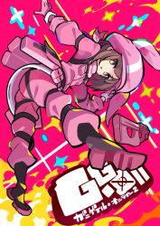 1girl brown_eyes brown_hair commentary_request copyright_name gun hat highres jacket kurumitsu llenn_(sao) machine_gun medium_hair pants pink_background pink_hat pink_jacket pink_pants second-party_source simple_background solo sword_art_online sword_art_online_alternative:_gun_gale_online translation_request weapon