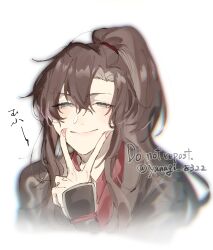 1boy ahoge bishounen black_hanfu blurry blush brown_hair chinese_clothes chromatic_aberration closed_mouth fingernails grey_eyes gymnasium119 hair_between_eyes half-closed_eyes hand_up hanfu high_ponytail highres long_hair long_sleeves looking_at_viewer male_focus modao_zushi pink_nails ponytail sidelocks simple_background sleeves_past_wrists smile solo twitter_username upper_body v watermark wei_wuxian white_background