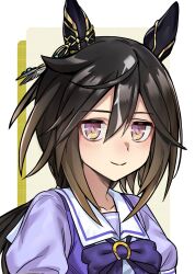 1girl absurdres animal_ears black_hair blush bow bowtie brown_eyes brown_hair commentary_request ear_covers gradient_hair hair_between_eyes hair_ribbon highres horse_ears horse_girl horseshoe_ornament korean_commentary long_hair looking_at_viewer low_ponytail multicolored_hair ponytail purple_bow purple_bowtie purple_serafuku purple_shirt ress_beep ribbon sailor_collar sailor_shirt school_uniform serafuku shirt smile solo stay_gold_(umamusume) streaked_hair tracen_school_uniform umamusume upper_body white_hair white_ribbon