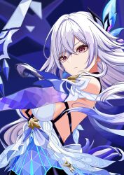 1girl bare_shoulders breasts closed_mouth commentary crossed_bangs crystal_shards dress floating_hair genshin_impact hair_between_eyes hair_ornament highres holding holding_sword holding_weapon long_hair looking_ahead medium_breasts prosthesis prosthetic_arm purple_background red_eyes short_dress sideboob skirk_(genshin_impact) solo sword upper_body very_long_hair weapon white_dress white_hair whitelemonsoda