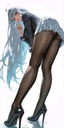 1girl ahoge ass back-seamed_legwear black_jacket black_pantyhose black_shoes breasts commentary_request from_behind full_body grey_background hair_ornament hand_up high_heels highres jacket large_breasts long_hair long_sleeves looking_at_viewer looking_back official_alternate_costume pantyhose parted_lips reflection reflective_water seamed_legwear shoes skirt solo very_long_hair white_skirt wo_jiushi_kanbudong yellow_eyes yixuan_(trails_of_ink)_(zenless_zone_zero) yixuan_(zenless_zone_zero) zenless_zone_zero