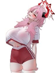 1girl absurdres agnamore alternate_costume arched_back black_horns blue_archive blush breasts buruma commentary eyeshadow fangs gym_shirt gym_uniform halo highres horns huge_breasts long_hair makeup multicolored_horns open_mouth pink_hair pink_lips red_buruma red_eyeshadow red_halo red_horns satsuki_(blue_archive) shirt shirt_overhang short_sleeves simple_background smile solo teeth thighhighs thighs two-tone_horns underboob upper_teeth_only white_background white_shirt white_thighhighs