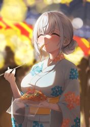 1girl alternate_costume blurry blurry_background blush bokeh breasts chopsticks closed_eyes closed_mouth commentary depth_of_field eating festival floral_print food grey_hair hair_bun happy highres holding holding_chopsticks hololive japanese_clothes kimono large_breasts noodles obi outdoors roridaitouryou sash shirogane_noel short_hair smile solo standing upper_body virtual_youtuber white_kimono wide_sleeves yakisoba yukata