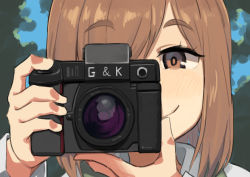 1girl asymmetrical_bangs brown_eyes brown_hair camera collared_shirt crossover dress eyelashes girls&#039;_frontline green_dress bad_tag bad_tag gunslinger_girl henrietta_(gunslinger_girl) highres kion-kun meme shirt smile solo taking_picture white_shirt