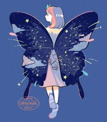1girl aqua_bow arms_behind_back artist_name black_eyes blue_background bow butterfly_wings closed_mouth cloud cloud_print commentary dated dress from_behind full_body gesooo_4 hair_bow hand_on_own_wrist highres insect_wings looking_at_viewer looking_back medium_hair night night_sky original pink_dress pink_hair pun shoes simple_background sky sky_print smile solo sparkle standing standing_on_one_leg star_(sky) star_(symbol) star_print starry_sky tanabata watermark white_shoes wings