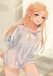 1girl :d alternate_costume arms_behind_back blonde_hair blurry blurry_background commentary green_eyes highres indoors long_hair looking_at_viewer naked_shirt nintendo open_mouth parted_bangs pointy_ears princess_zelda seri_(yuukasakura) shirt short_sleeves smile solo symbol-only_commentary teeth the_legend_of_zelda the_legend_of_zelda:_breath_of_the_wild twitter_username upper_teeth_only white_shirt