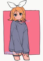 1girl 3774. alternate_costume artist_name belt_collar blonde_hair blue_eyes border bow collar cropped_legs grey_collar grey_sweater hair_bow hair_ornament hairpin kagamine_rin long_sleeves nail_polish number-only_commentary sleeves_past_wrists sweater thigh_strap vocaloid white_border white_bow yellow_nails