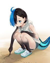 1girl ahoge ant ari_hinoko black_hair blue_eyes blue_hair blue_shorts bug closed_mouth commentary_request crocs denim denim_shorts female_focus hair_ornament hair_over_one_eye hairclip highres hood hood_down hoodie insect lizard_tail monster_girl multicolored_hair one_eye_covered original outdoors sand scales short_hair short_shorts shorts sleeveless sleeveless_hoodie slippers solo split-color_hair tail two-tone_hair wakao_ruri white_slippers