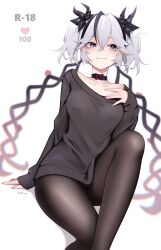 1girl absurdres artist_name black_hair black_pantyhose blush breasts camellya_(wuthering_waves) chromatic_aberration collarbone cowboy_shot crossed_bangs fingernails grey_eyes hair_between_eyes highres long_hair looking_to_the_side medium_breasts multicolored_hair pantyhose pr_ponnyan sidelocks simple_background smile solo twitter_strip_game two-tone_hair white_background white_hair wuthering_waves