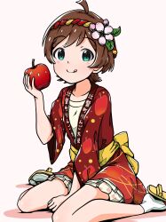 1girl absurdres ahoge apple apple_print arm_between_legs blush bow breasts brown_hair closed_mouth dot_nose flower food food_print fruit fruit_print full_body geta green_eyes hachimaki hair_flower hair_ornament happi headband highres holding holding_food holding_fruit idolmaster idolmaster_million_live! idolmaster_million_live!_theater_days japanese_clothes kimono kimono_skirt kinoshita_hinata long_sleeves looking_at_viewer nejiri_hachimaki obi pink_background pink_flower polka_dot polka_dot_kimono print_kimono red_kimono ringomelonpan sandals sash shirt short_hair simple_background sitting small_breasts smile socks solo tabi tongue tongue_out waist_bow wariza white_shirt white_socks wide_sleeves yellow_sandals yellow_sash