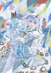 1girl absurdres animal_ears blue_hanfu chinese_clothes circlet cowboy_shot facial_mark fangs fur-trimmed_robe fur-trimmed_sleeves fur_trim grey_eyes hanfu happy highres holding holding_jar jar jewelry layered_sleeves leopard_ears leopard_girl leopard_tail light_blush long_hair long_sleeves looking_at_viewer mountain necklace nikki_(series) open_mouth outdoors outstretched_hand qingxu robe shining_nikki short_over_long_sleeves short_sleeves sleeves_past_wrists smile snow snow_hidden_leopard_(shining_nikki) solo standing string_of_flags swept_bangs tail teeth upper_teeth_only wavy_hair whisker_markings white_hair white_robe winter_clothes