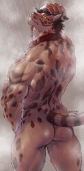 1boy animal_ears artist_name ass bara chillasan claws closed_mouth commentary_request from_behind furry furry_male highres leopard_boy leopard_ears leopard_tail likulau_(nekojishi) looking_at_viewer looking_back male_focus muscular muscular_male nekojishi nude pawpads showering tail wet