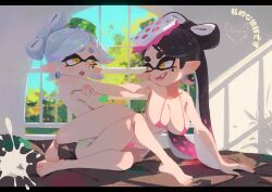 2girls bikini breasts callie_(splatoon) cousins earrings fangs highres incest inkling jewelry large_breasts marie_(splatoon) micro_bikini mole multiple_girls nintendo on_bed pointy_ears single_earring splatoon_(series) swimsuit tentacle_hair tribadism tribadism_from_behind tribadism_through_clothes window yuri zhang_tian57284