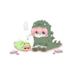 ... 1girl blue_eyes bocchi_the_rock! chibi chibi_only cosplay cube_hair_ornament dinosaur_costume full_body godzilla godzilla_(cosplay) godzilla_(series) gotoh_hitori gotoh_hitori_(tsuchinoko) hair_ornament one_side_up pink_hair rebecca_(keinelove) rubble simple_background sitting speech_bubble spoken_ellipsis translation_request white_background