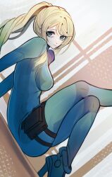 1girl absurdres blonde_hair blue_bodysuit blue_eyes blue_shoes bodysuit breasts closed_mouth commentary english_commentary foot_out_of_frame grey_background high_heels high_ponytail highres holster lerimar long_hair looking_at_viewer medium_breasts metroid nintendo ponytail samus_aran shoes smile solo thigh_holster zero_suit