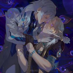 2boys absurdres aventurine_(honkai:_star_rail) black_gloves blonde_hair blood blood_on_face bracelet dagger fur_trim gloves grey_hair head_wings highres holding holding_dagger holding_knife holding_weapon honkai:_star_rail honkai_(series) jewelry knife long_sleeves looking_at_another male_focus multiple_boys pogogu sunday_(honkai:_star_rail) weapon white_gloves wings