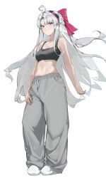 1girl ahoge alternate_costume aqua_eyes baggy_pants bare_shoulders black_sports_bra bow breasts carlotta_(wuthering_waves) cleavage closed_mouth commentary denare_(ysry2252) full_body grey_hair grey_pants hair_bow hairband highres long_hair looking_at_viewer medium_breasts navel pants parted_bangs pink_bow pink_hairband shoes sidelocks simple_background smile solo sports_bra stomach sweatpants very_long_hair white_background white_shoes wuthering_waves