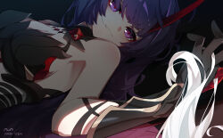 1girl 1other bare_shoulders black_gloves breasts cleavage commentary_request eyeliner gloves hand_in_another&#039;s_hair hand_up highres honkai_(series) honkai_impact_3rd horns large_breasts long_hair long_horns looking_at_another lying makeup on_back purple_eyes purple_hair raiden_mei raiden_mei_(herrscher_of_thunder) red_eyeliner red_horns red_pupils shade sideboob signature smile tipang_(gurimulguryo) upper_body white_hair