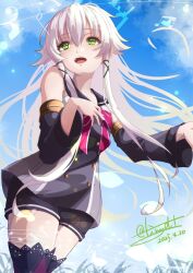 1girl altina_orion bare_shoulders beamed_eighth_notes blue_sky bow bowtie dated detached_sleeves double-parted_bangs eiyuu_densetsu floating_hair green_eyes hair_between_eyes lace_trim long_hari long_sleeves musical_note outdoors quarter_note sen_no_kiseki sen_no_kiseki_(series) sen_no_kiseki_iv shorts sidelocks signature sky smile solo thighhighs tinybiard twitter_username white_hair