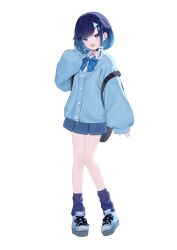 1girl alternate_costume backpack bag black_choker blue_bow blue_bowtie blue_cardigan blue_hair blue_shoes blue_skirt blue_socks bow bowtie cardigan choker full_body gradient_hair grey_eyes hair_flaps loose_bowtie medium_hair multicolored_hair parted_bangs platform_shoes pleated_skirt puffy_sleeves shirt shoes shumpi simple_background skirt socks solo standing tsumugi_kokage virtual_youtuber vspo! water_drop_hair_ornament white_background white_shirt