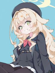 1girl aqua_background beret black_coat black_hat black_pantyhose black_shirt black_skirt blonde_hair blue_archive bow bowtie coat commentary_request fd_ran green_eyes halo hat highres looking_at_viewer open_clothes open_coat pantyhose professor_niyaniya_(blue_archive) red_bow red_bowtie shirt skirt smile solo wavy_hair yellow_halo