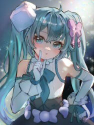 1girl absurdres ahoge aqua_bow aqua_eyes aqua_hair beebee1120 bow collar commentary_request dress elbow_gloves frilled_collar frilled_gloves frills gloves hair_between_eyes hair_bow hand_on_own_hip hatsune_miku head_tilt highres light_particles long_hair looking_at_viewer parted_lips pink_bow sleeveless sleeveless_dress solo vocaloid white_bow white_gloves