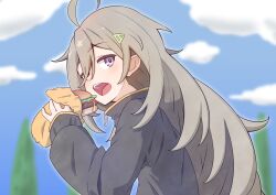 1girl ahoge black_jacket blush burger cheese commentary_request day eating fast_food food food_wrapper grey_hair hibi_wa_sugiredo_meshi_umashi higa_tsutsuji highres holding holding_burger holding_food jacket lettuce long_hair looking_at_viewer meat open_mouth purple_eyes solo tomato yuto_xo